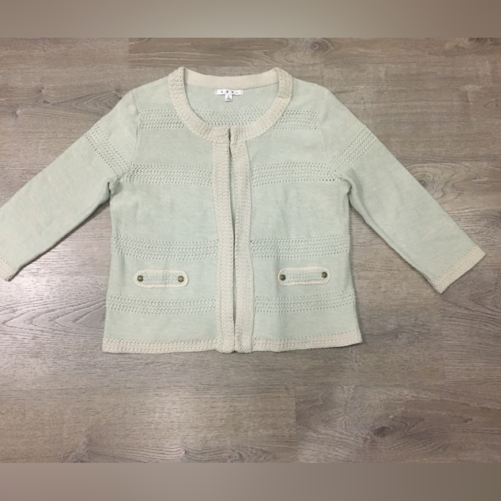 Cabi. Cardigan.Sweater. 3/4 sleeve. Womens large. Hook closure.
